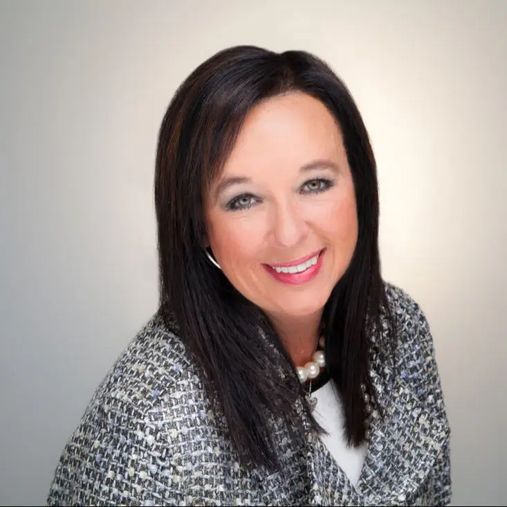 Michelle Mincks is a realtor with Partin Roweton Real Estate in Bolivar, MO